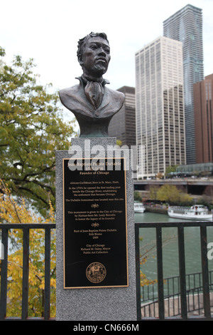 Buste en bronze de Jean-Baptiste Pointe DuSable, fondateur de Chicago, Illinois. Situé à côté de DuSable Pont sur rivière Chicago Banque D'Images