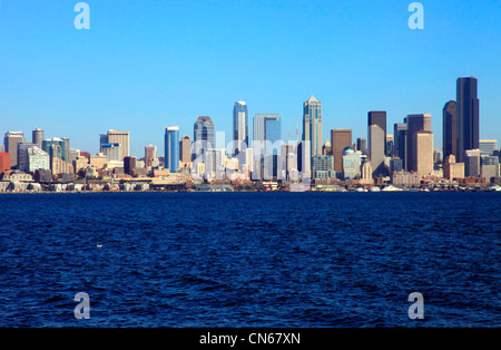 Seattle skyline de Puget Sound, WA. Banque D'Images