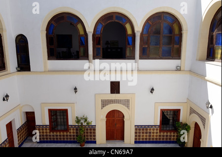 Tripoli. La Libye. Vue sur la cour centrale de l'ancien Consulat de France situé dans la médina. Datant de 1630 restauré le Banque D'Images