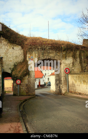 Mur de château, rue du chatteau, Tournehem sur la Hem, Pas de Calais, France Banque D'Images