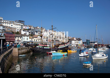 Une réplique de la Golden Hind à Brixham Harbour, Devon, UK Banque D'Images