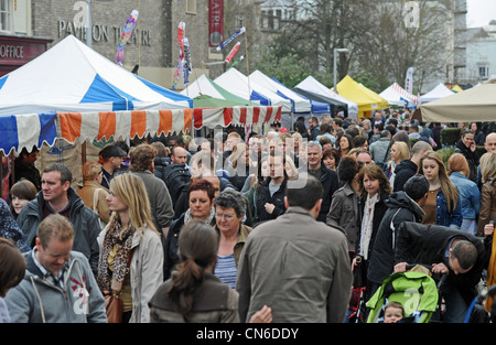 Les foules affluent vers la ville de Brighton et Hove Food and Drink Festival UK Banque D'Images