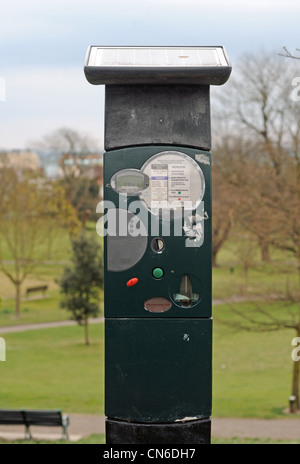 Brighton & Hove City Council Payer et Afficher dans le Queens Park machine Parking salon UK Banque D'Images