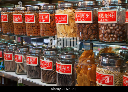 Boutique de produits traditionnels chinois ingrédients pour l'alimentation et la médecine. Hong Kong. La Chine. Banque D'Images