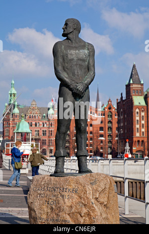 Stoertebeker Statue, Hafencity (Ville portuaire), Hambourg, Allemagne Banque D'Images