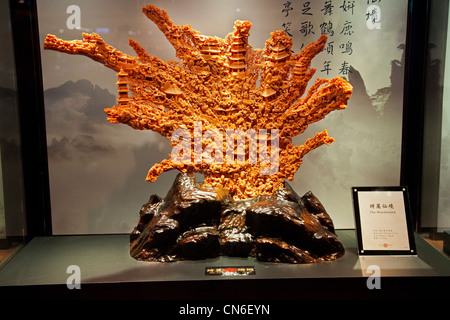 Poli et sculpté 60 x 46cm gemstone momo coral 'Le Pays des merveilles' corallium japonicum à Taipei à Taiwan. JMH5744 Banque D'Images