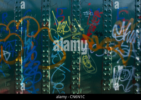 Passerelle avec la gare de Sheffield au Graffiti Banque D'Images