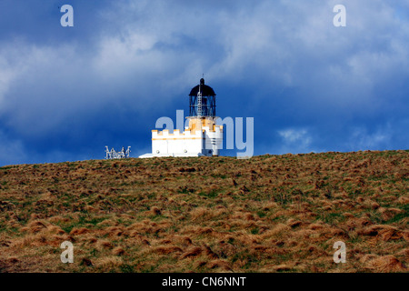 Phare sur Brough de Birsay, Orkney, UK Banque D'Images