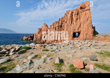 La Sardaigne. L'Italie. Rocce Rosse, roches rouges caractéristiques d'Arbatax. Banque D'Images