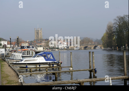 Henley bridge et de l'église vue de la Thames Path Banque D'Images