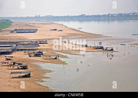 Rives du Mékong à partir de pont de l'Amitié Thai-Lao, Nong Khai, province de Nong Khai, Thaïlande Banque D'Images
