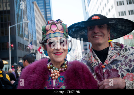 Des milliers de gens sur un chaud et ensoleillé dimanche de Pâques à New York Banque D'Images