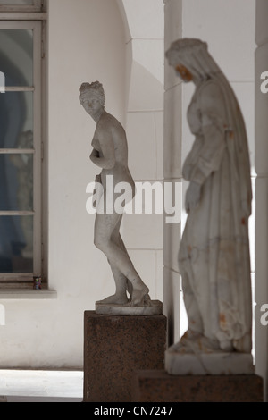 Sculpture de Catherine park recueillies pour l'hiver sous le jardin suspendu Tsarskoye Selo, Pouchkine, Saint-Pétersbourg Banque D'Images