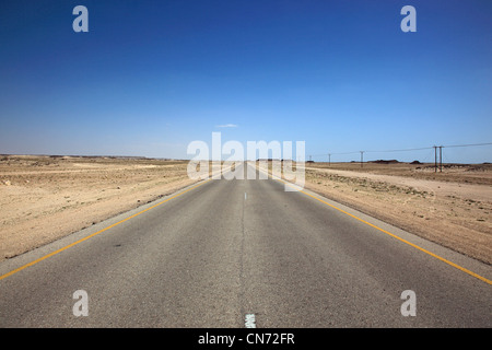 Einsame Straße durch das leere Viertel', 'ar-rub al-Khali, Oman Banque D'Images