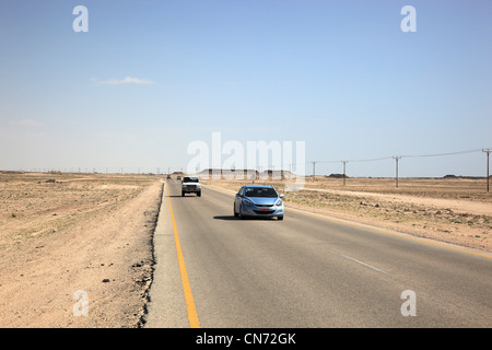 Einsame Straße durch das leere Viertel', 'ar-rub al-Khali, Oman Banque D'Images