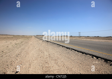 Einsame Straße durch das leere Viertel', 'ar-rub al-Khali, Oman Banque D'Images