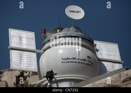 Une installation artistique intitulé AMMAN1 lancé par un projet artistique appelé le peuple palestinien de l'agence spatiale placée sur le toit de Darat al Funun centre culturel et maison de l'art contemporain à Amman Jordanie Banque D'Images