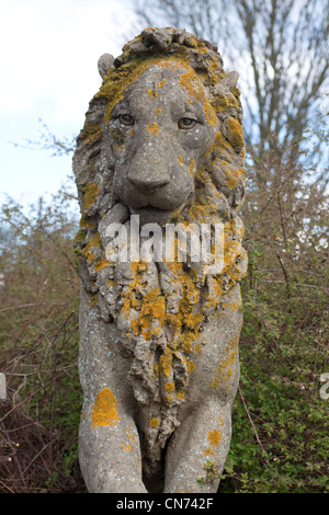 Une partie de la sculpture en béton "le jardinier d'échappé de Lion" par Sioban Coppinger est une commande de British Rail en 1986. Banque D'Images