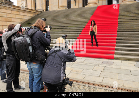 Katie Melua (singer/songwriter) dans la Gendarmenmarkt, Berlin, Allemagne, 5 avril 2012, la diffusion d'un concert il y a plus tard dans l'année Banque D'Images