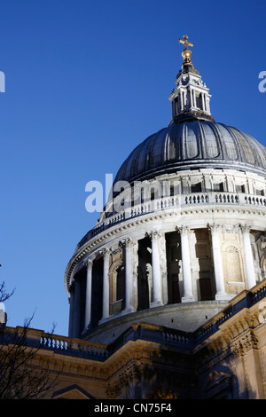 La Cathédrale St Paul situe au haut de Ludgate Hill dans la ville de Londres Banque D'Images