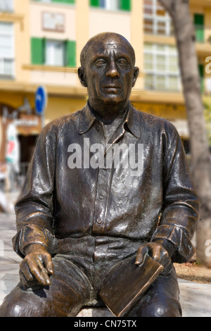 Statue de Pablo Picasso par le sculpteur Francisco Lopez Hernandez, la Plaza de la Merced, dans la vieille ville, Malaga, Andalousie, Espagne Banque D'Images
