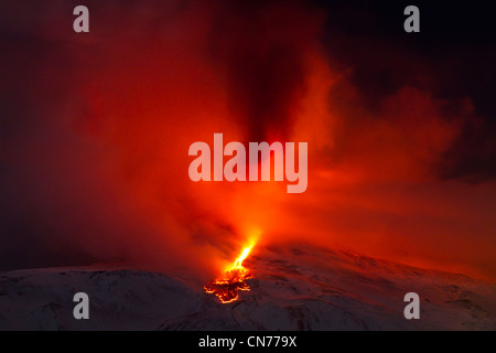 Éruption de l'Etna, 8-9 février 2012, vue de Zafferana Etnea, Sicile, Italie Banque D'Images