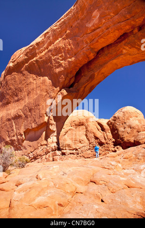 Les dessous de l'écran de la fenêtre du Nord, Arches National Park, Utah USA Banque D'Images