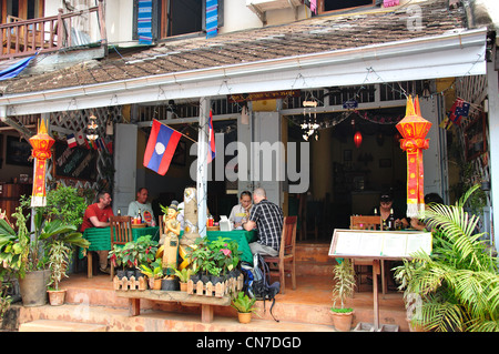 Petit café restaurant sur Sakkaline Road, Ban Vatnong, Luang Prabang, Laos, Luang Prabang Province Banque D'Images