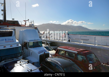 Croisement de Great Barrier Island dans le golfe d'Hauraki, Auckland, Nouvelle-Zélande pour le car-ferry Island Navigator Banque D'Images