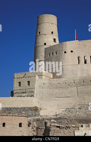 Bahla, Festung Hisn Tamah, Inmitten der Stadtmauer liegt die im 17. Jahrhundert vermutlich vom Stamm der auf einem Nabhani Stein Banque D'Images