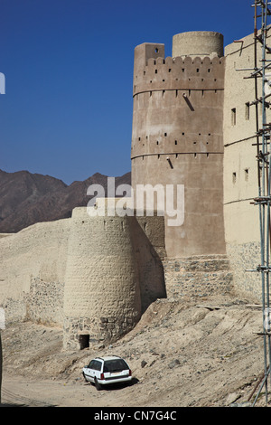 Bahla, Festung Hisn Tamah, Inmitten der Stadtmauer liegt die im 17. Jahrhundert vermutlich vom Stamm der auf einem Nabhani Stein Banque D'Images