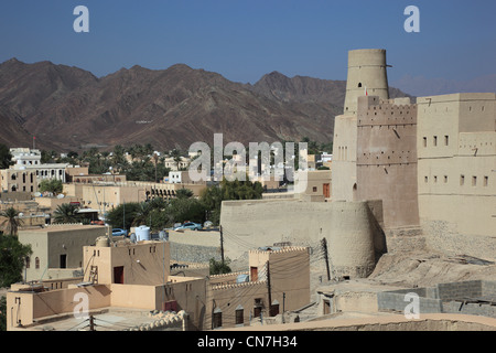 Bahla, Festung Hisn Tamah, Inmitten der Stadtmauer liegt die im 17. Jahrhundert vermutlich vom Stamm der auf einem Nabhani Stein Banque D'Images