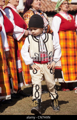 Bulgarie costume robe traditionnelle chanteuse festival Banque D'Images