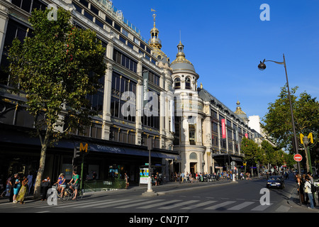 France, Paris, le dôme doré du grand magasin Le Printemps et le Boulevard Haussmann Banque D'Images