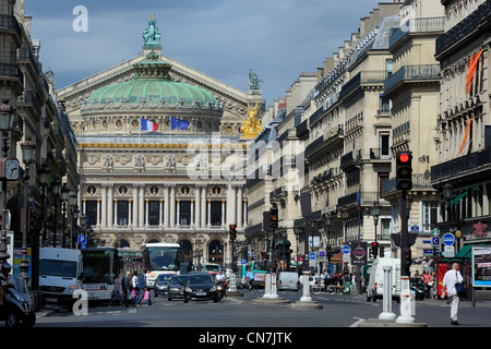 France, Paris, Opéra Garnier à la fin de l'Avenue de l'opéra Banque D'Images