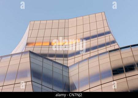 Un matin tôt vue du Frank Gehry conçu d'InterActiveCorp (IAC) en construction dans la ville de New York. Banque D'Images