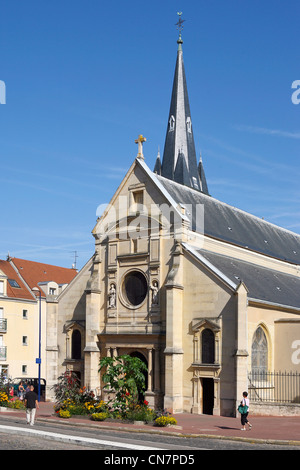 France, Hauts de Seine, Clamart, Place de l'Eglise (L'Eglise square), Saint Pierre Saint Paul church Banque D'Images