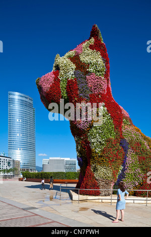 L'Espagne, Biscaye, Pays Basque espagnol, Bilbao, Guggenheim Museum Square, musée ouvert en 1997 par l'architecte américain canadien Banque D'Images