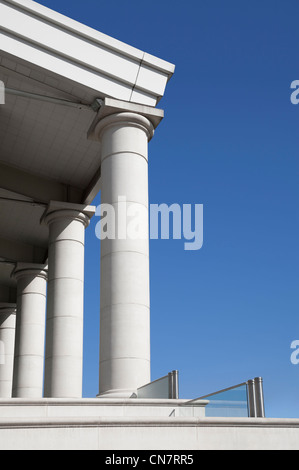 Vue de la colonnade néoclassique, Théâtre National de Catalogne, Barcelone Banque D'Images