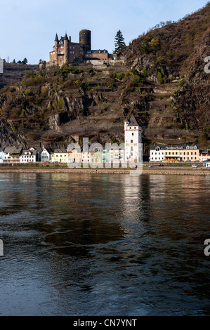 St Goarshausen, Rhin et Burg Katz dans la liste de l'UNESCO 'Vallée du Haut-Rhin moyen', Rheinland-pfalz, Allemagne. Banque D'Images