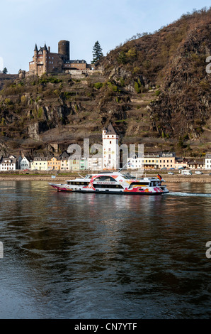 St Goarshausen, Rhin et Burg Katz dans la liste de l'UNESCO 'Vallée du Haut-Rhin moyen', Rheinland-pfalz, Allemagne. Banque D'Images