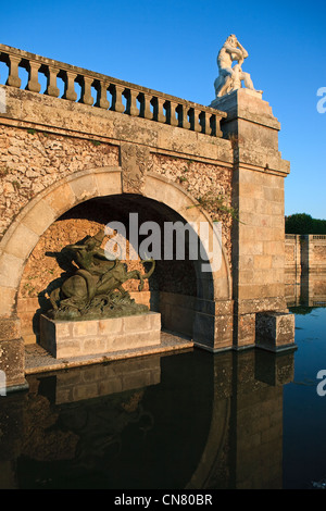 France, Seine et Marne (77), Fontainebleau, le château royal classé au Patrimoine Mondial par l'UNESCO, la statue du bassin des Banque D'Images