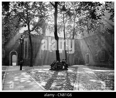 1900 Staple Inn courtyard London UK Banque D'Images