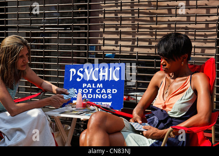 United States, New York, Manhattan, Fortune Teller dans une rue de Greenwich Village Banque D'Images