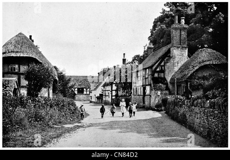 D'abord publié 1917 Elmley Castle Village à Worcestershire Banque D'Images