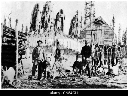 D'abord publié 1917 Alaska Camp Trappeur Banque D'Images