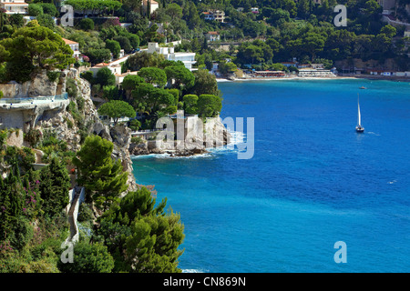 France, Alpes Maritimes, Cap d'Ail, la plage Mala à l'arrière-plan Banque D'Images