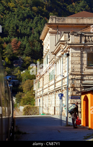 France, Alpes Maritimes, vallée de la Roya, Saint Dalmas de Tende, la gare, le train de la Vallée des Merveilles (vallée de Banque D'Images