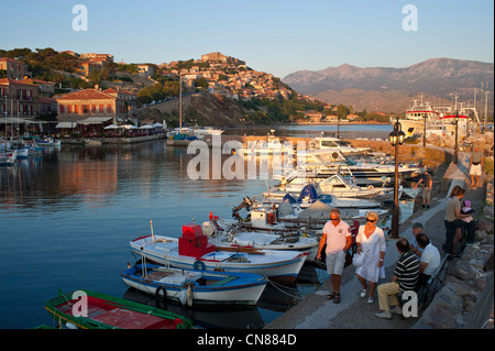 Grèce, du nord-est de l'îles de la mer Égée, l'île de Lesbos, (ou Molivos Mythimna), touristique et artistique, la petite pêche à la Banque D'Images