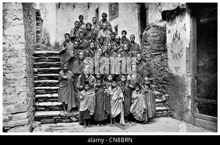 D'abord publié 1914 monastère Tongsa Moines Lamas bouddhistes forteresse lhama trongsa bhutan Banque D'Images